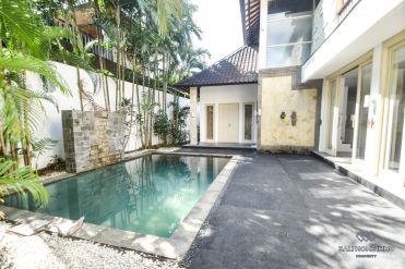 Image 1 from Villa de 3 chambres à louer à l'année à Batu Bolong