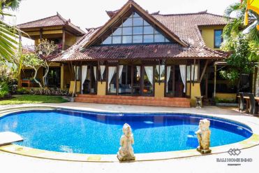 Image 2 from 8 Bedroom Villa For Yearly Rental Near Nelayan Beach