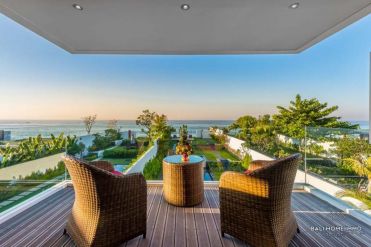 Image 1 from 3 Bedroom Beachfront Villa For Long Term Rent Near Pantai Keramas