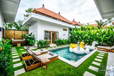 Image 1 from 3 Bedroom Tropical Villa For Long Term Rental in Batu Belig
