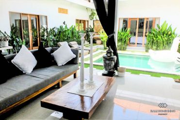 Image 2 from 3 Bedroom Tropical Villa For Long Term Rental in Batu Belig