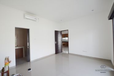 Image 2 from 3 bedroom unfurnished villa for yearly rental in Berawa
