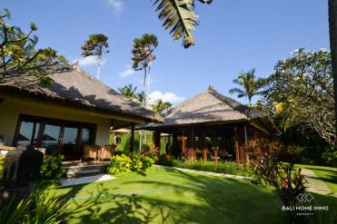 Image 1 from 4 Bedroom Beachfront Villa For Sale Freehold in Tabanan