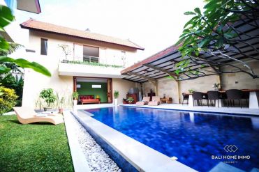 Image 1 from Villa de 4 chambres à vendre en pleine propriété à Batu Belig Beach