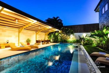 Image 2 from Villa de 4 chambres à vendre en pleine propriété à Batu Belig Beach
