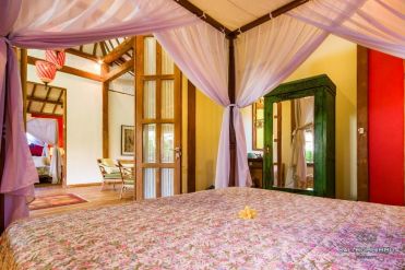 Image 2 from Villa bernuansa Tropical 5 kamar tidur untuk disewakan jangka panjang dekat dengan pantai Berawa