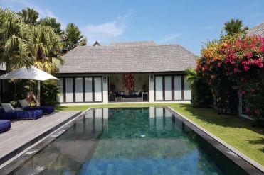 Image 3 from 5 Bedroom Villa For Sale Leasehold Near Berawa Beach