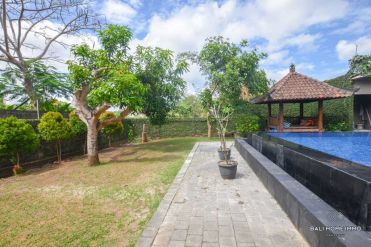 Image 2 from 5 Bedroom Villa For Yearly Rental in Umalas