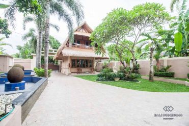 Image 3 from Villa de cinq chambres à vendre en pleine propriété à Seseh - Tanah Lot
